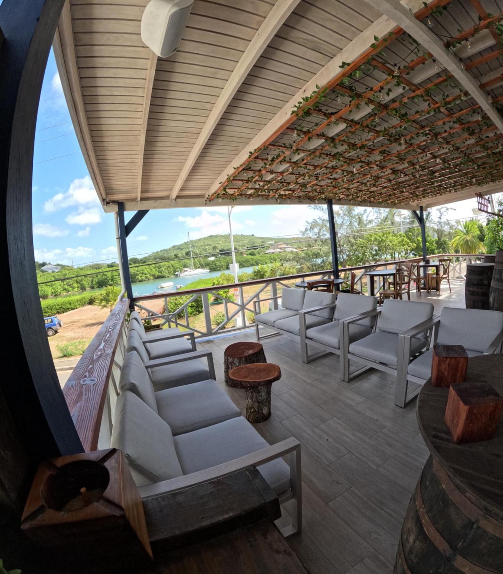 Hotel The Moxy English Harbour Exterior foto