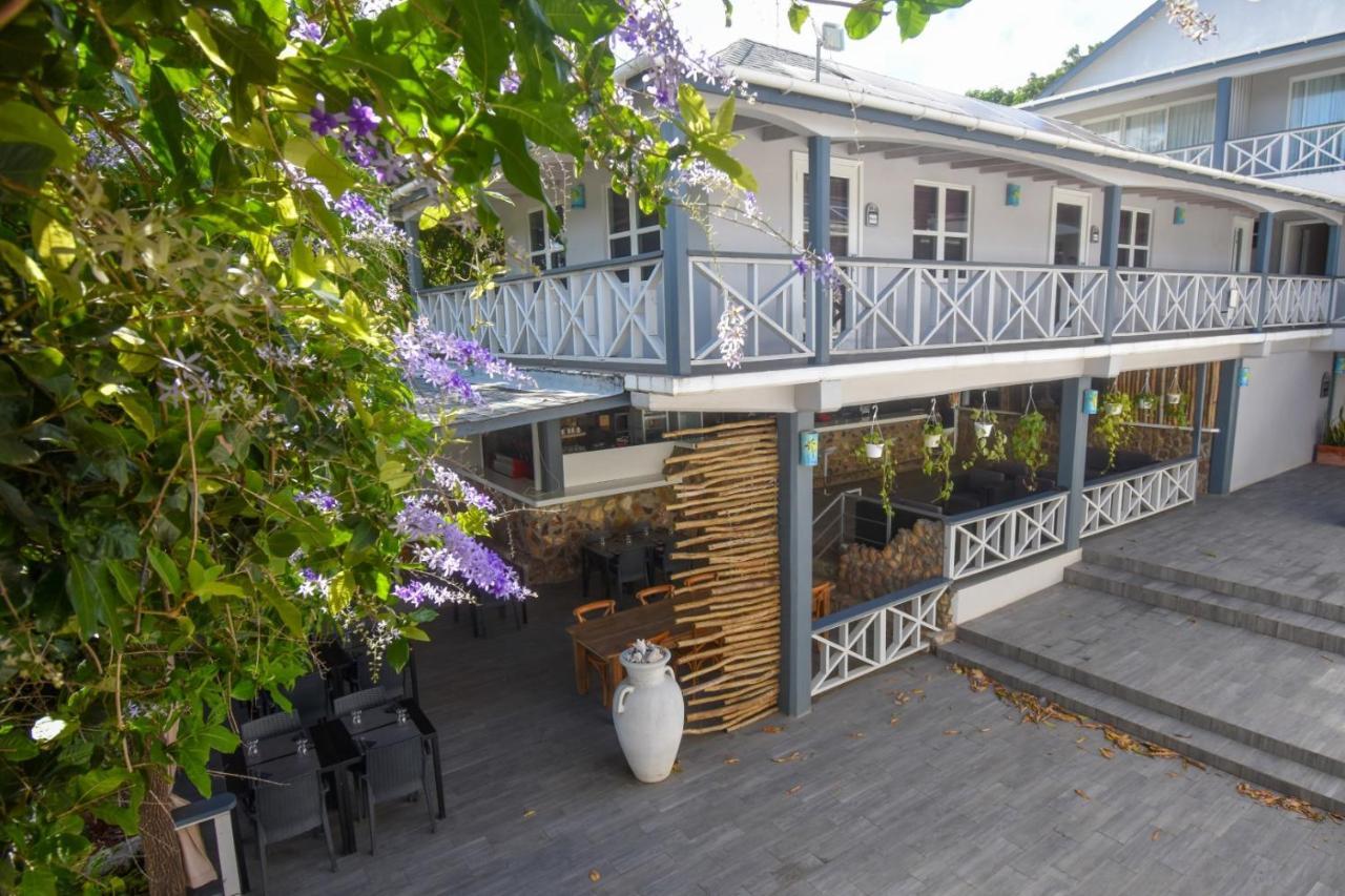 Hotel The Moxy English Harbour Exterior foto